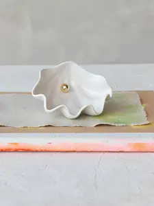 Stoneware Clamshell Dish