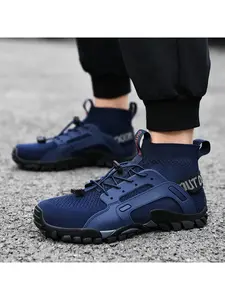 A pair of men's outdoor wading canyoning shoes, breathable and quick-drying mesh, non-slip and wear-resistant, suitable for beach, outdoor and water sports casual wear.