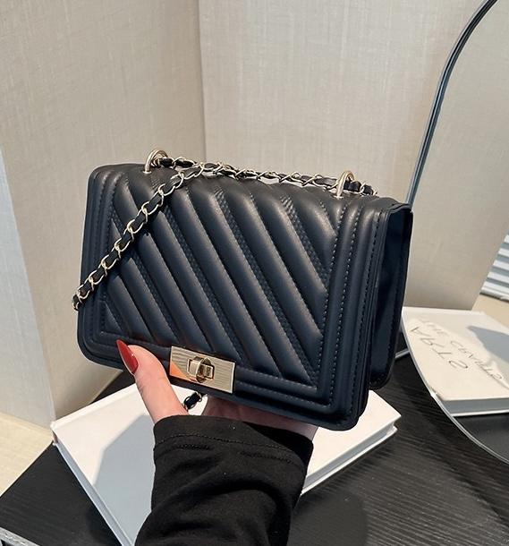 Fashionable New Solid Color PU Embossed Shoulder Bag, Street Commuting Crossbody Bag, Minimalist Women's Chain Small Square Handbag