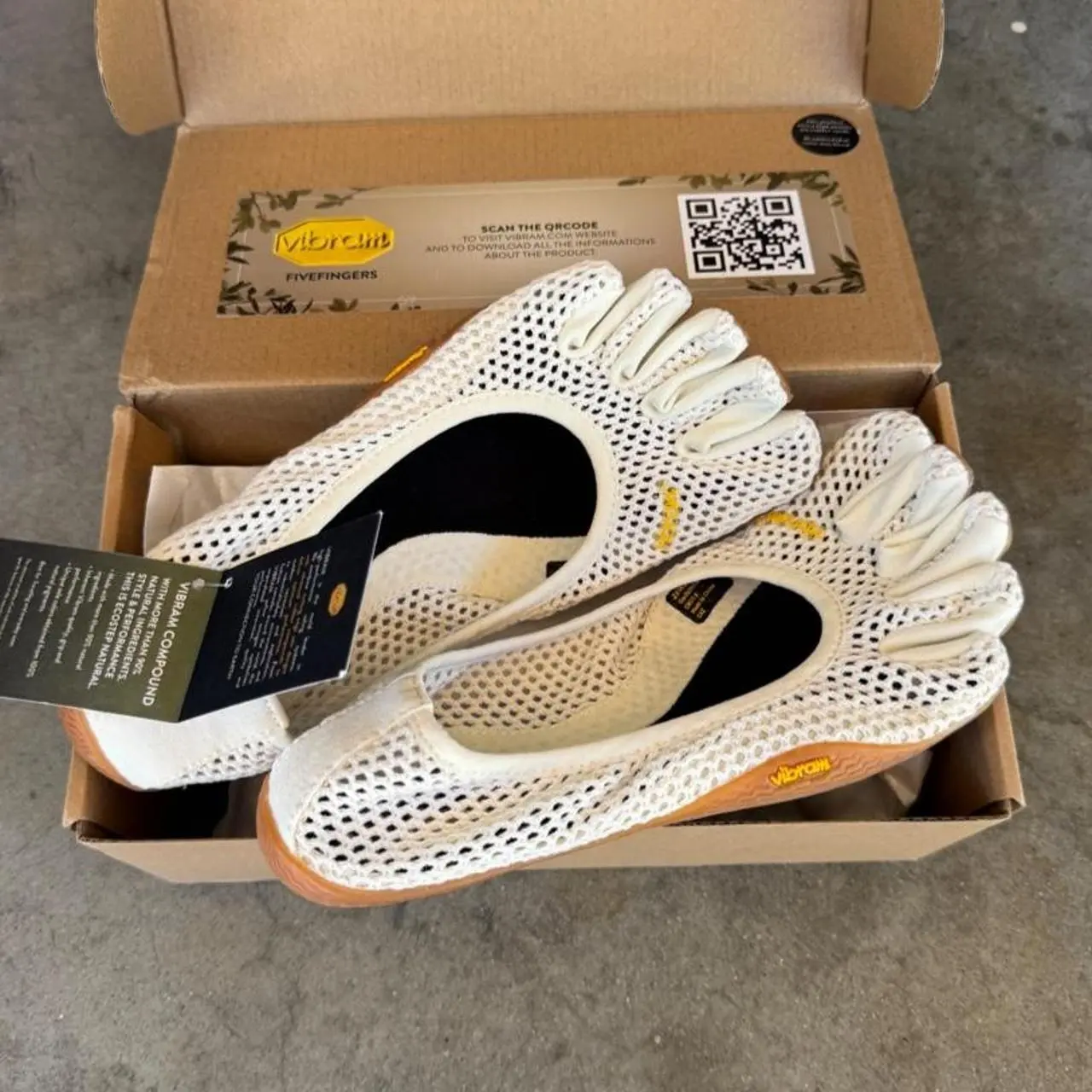 Vibram FiveFingers Premium Minimalist Shoes for Men Women, Barefoot Five Toe Sneakers with Wide Toe Box, Lightweight Breathable Materials and Flexible Natural Motion Design, Suitable for Running, Walking, Hiking,Training,Outdoor Exploration and Daily Wear