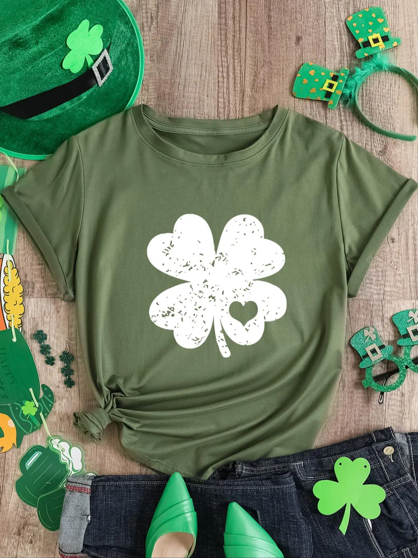 Women's Shamrock & Heart Print Round Neck Tee, Casual Fit Short Sleeve Crew Neck T-shirt for St. Patrick's Day, Ladies Top for All Seasons, Everyday