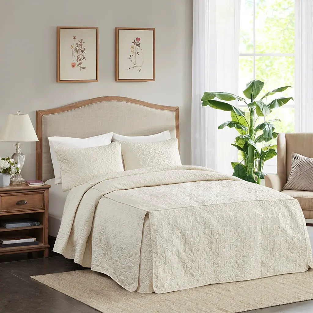 Queen Quilted Bedspread Set with Split Corner Pleats, Cream – 3-Piece Lightweight Coverlet for All-Season Bedroom Decor