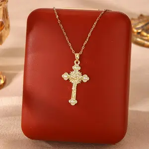 Light luxury, retro and elegant cross pendant necklace, fashionable and individual diamond-encrusted pendant choker.