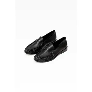 Hugh (Matte leather)