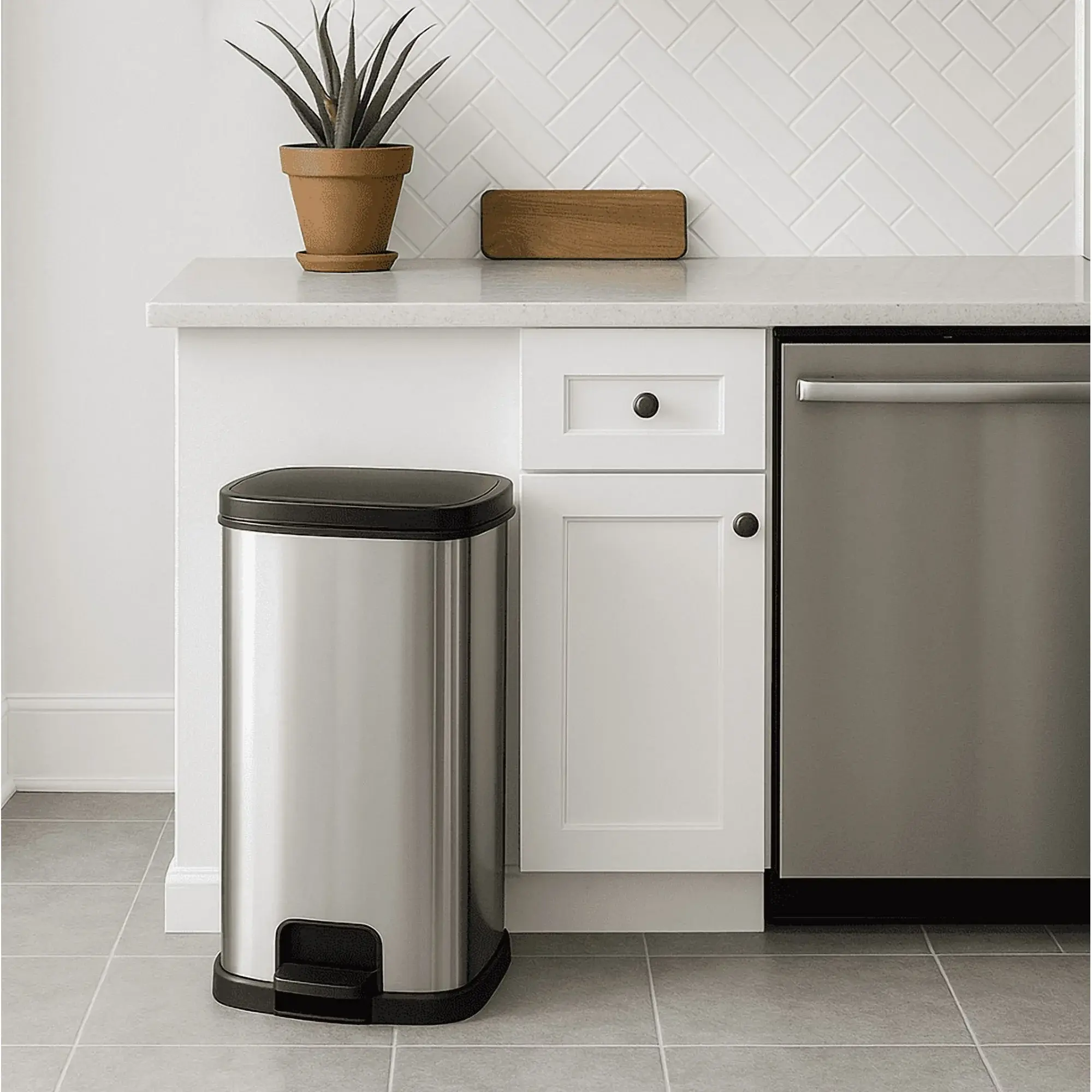 Kitchen Trash Can, 13.2 Gallon Plastic Step Garbage Bin with Lid ...