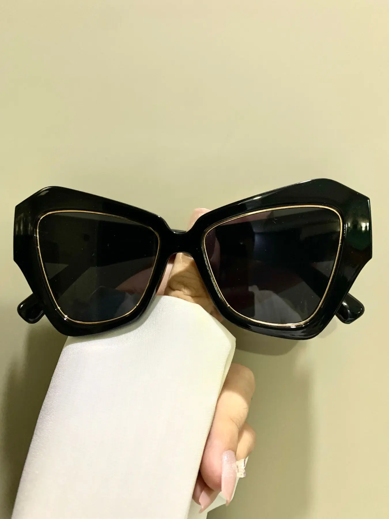 Fashion Decorative Eyeglasses, Large Frame Irregular Cat-Eye Glasses, Retro Trendy Eyewear for Men and Women