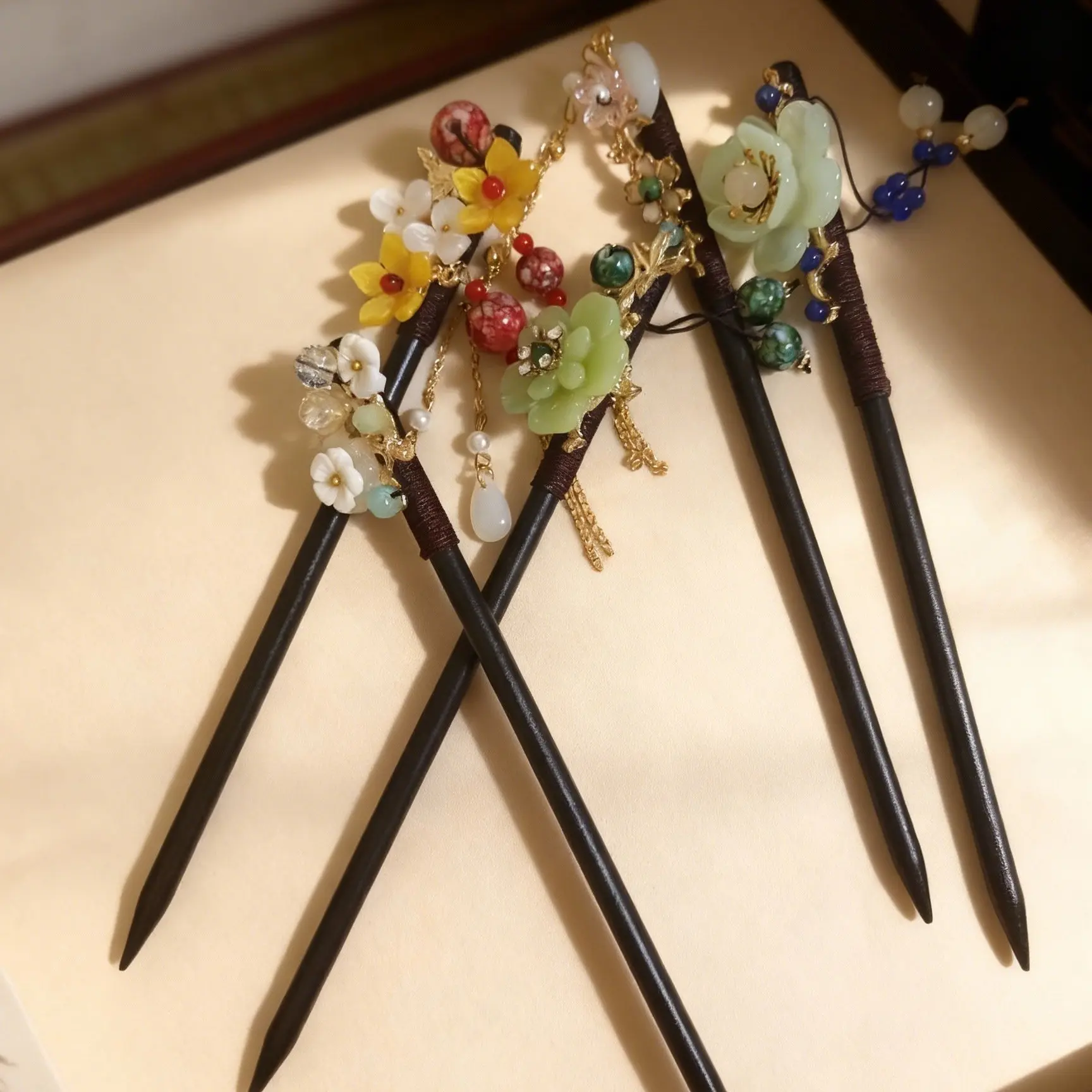 Vintage Wooden Hairpin Set (5PCS, 15cm) - Chinese Classical Elegant Design with Artificial Jade, Flat Claw Clip for Hanfu Qipao, Versatile Hairstyles, Memorial Day, Engagement, Chinese New Year, Business Ethnic Gifts