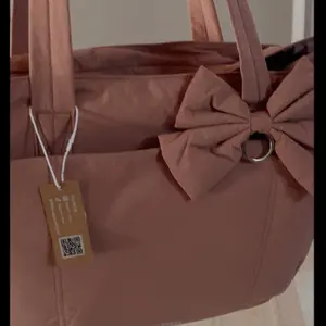 【NEW IN】BAGSMART Crush Bow Diaper Bag Tote, 22L PLUS / 26L PRO , Waterproof Puffer Travel Tote with Changing Pad for New Parents & Babies 0-14M SpringStatements