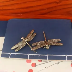 3-Pack Golden Brass Dragonfly Metal Decor Ornaments, Retro Vintage Style Exquisite Figurines with Polished Wing and Body Craft, Elegant Art Decorations, Perfect Holiday Home Wall Accents for Christmas Display, Interior Styling and Daily Room Decoration