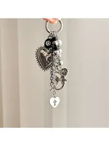 Sweet and cool Y2K heart-shaped bag pendant, original ins-style heart bag decoration, Korean-style personalized cross keychain pendant