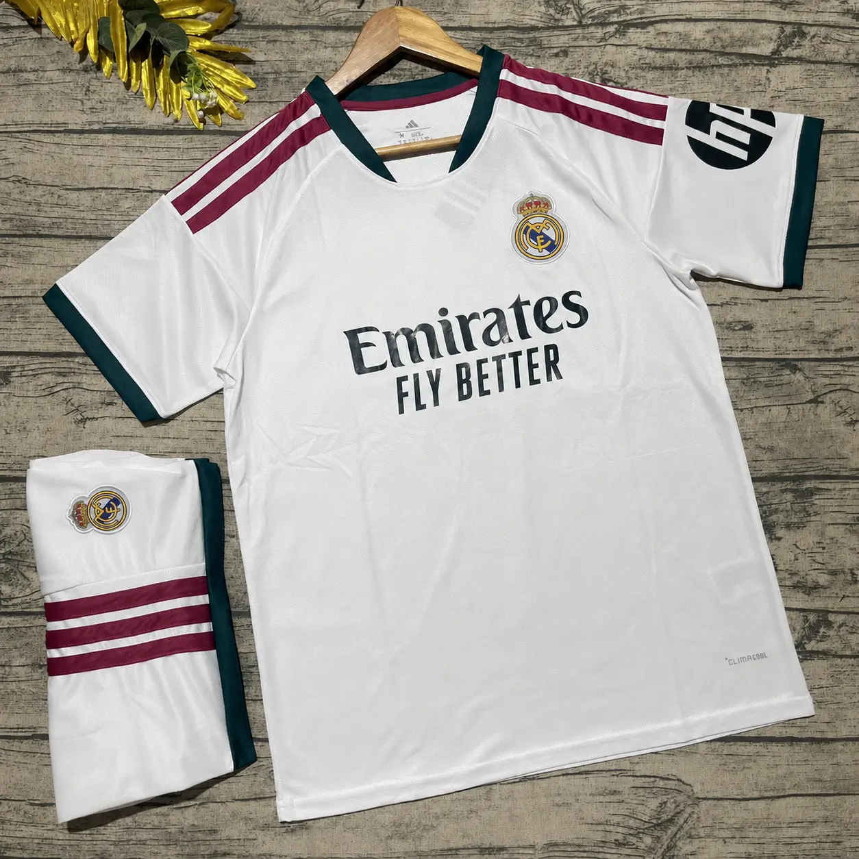 (Have Logo) 2026/2027 Men's White And Red Stripe Football Training Kit