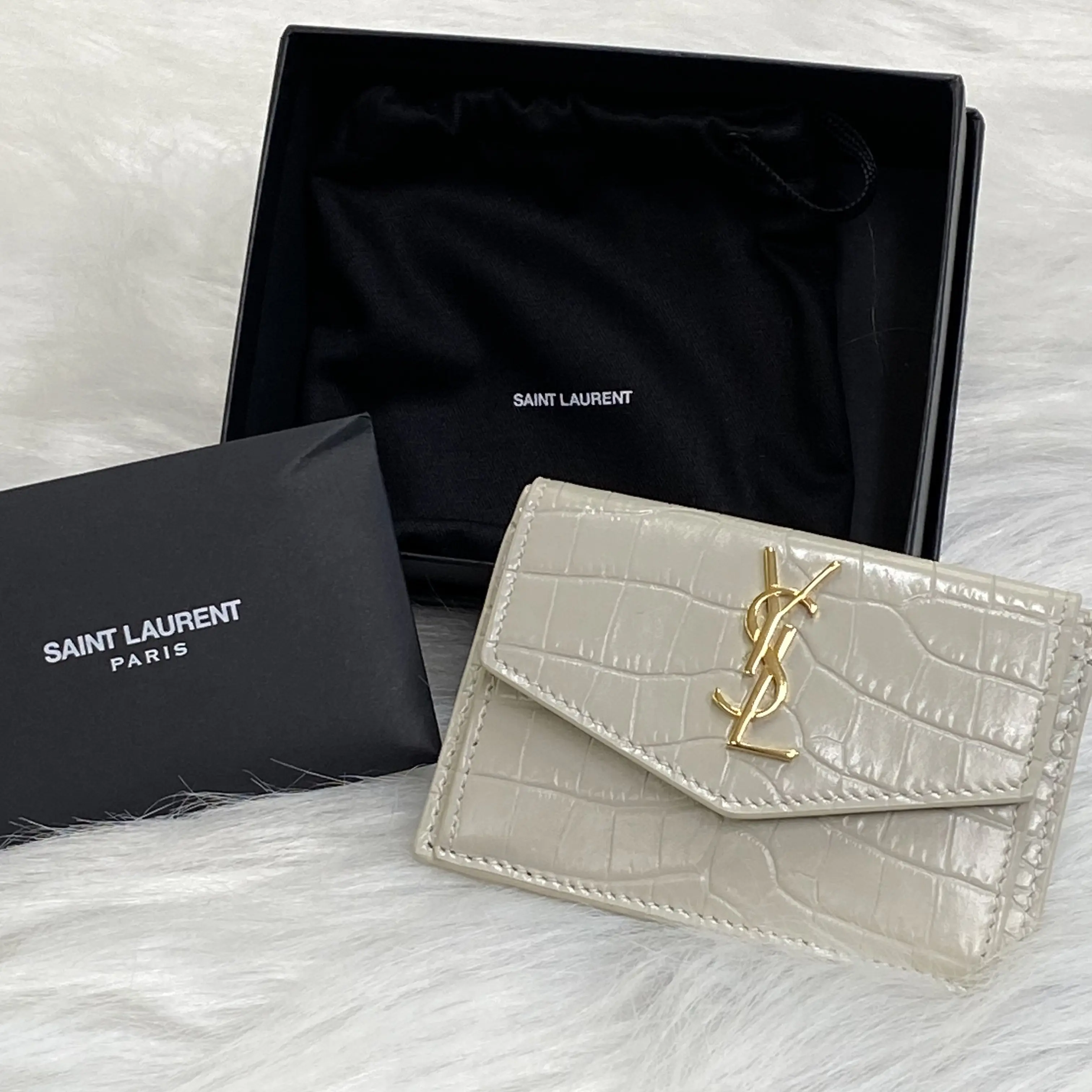 Pre-owned Yves Saint Laurent leather Small Leather Goods Saint Laurent Classic YSL Flap Card Holder