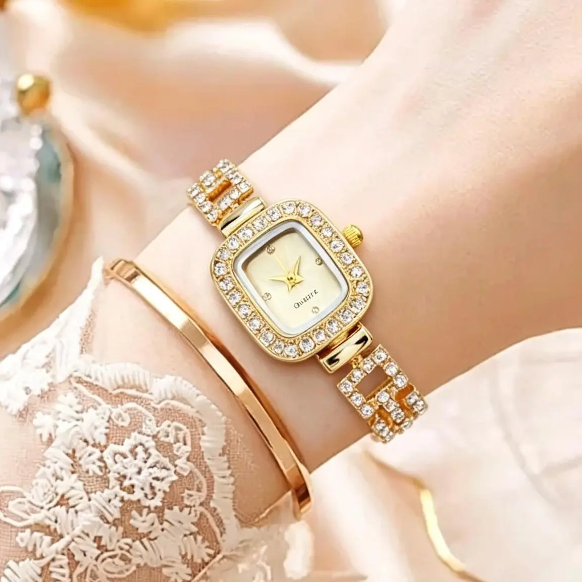 Women's Square Quartz Watch, Dainty Crystal-Studded Wristwatch with an Elegant Sparkling Bezel, Adjustable Strap for Everyday Wear, Women's Fashion, Crystal Studded Quartz Watches, 22Mm, Analog Dial, Durable, Glamorous Fashion Women's Watches
