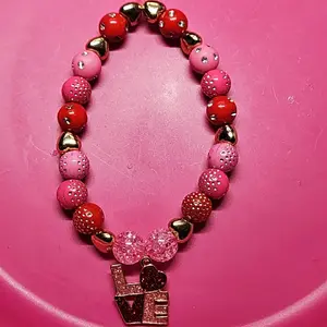 Vibrant Beaded Bracelet with Heart Charm - Pink & Red Beads, Sparkling Gold Accents, Perfect for Everyday Wear