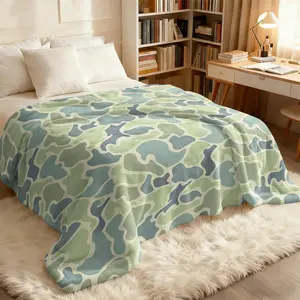 Pastel Green & Blue Wavy Pattern Plush Throw Blanket, Lightweight Warm Fade-Resistant Couch Blanket, Aesthetic Room Decor for Dorm Apartment, Air Conditioner Blanket for Home Office, Portable Blanket for Outdoor Picnic Car Use