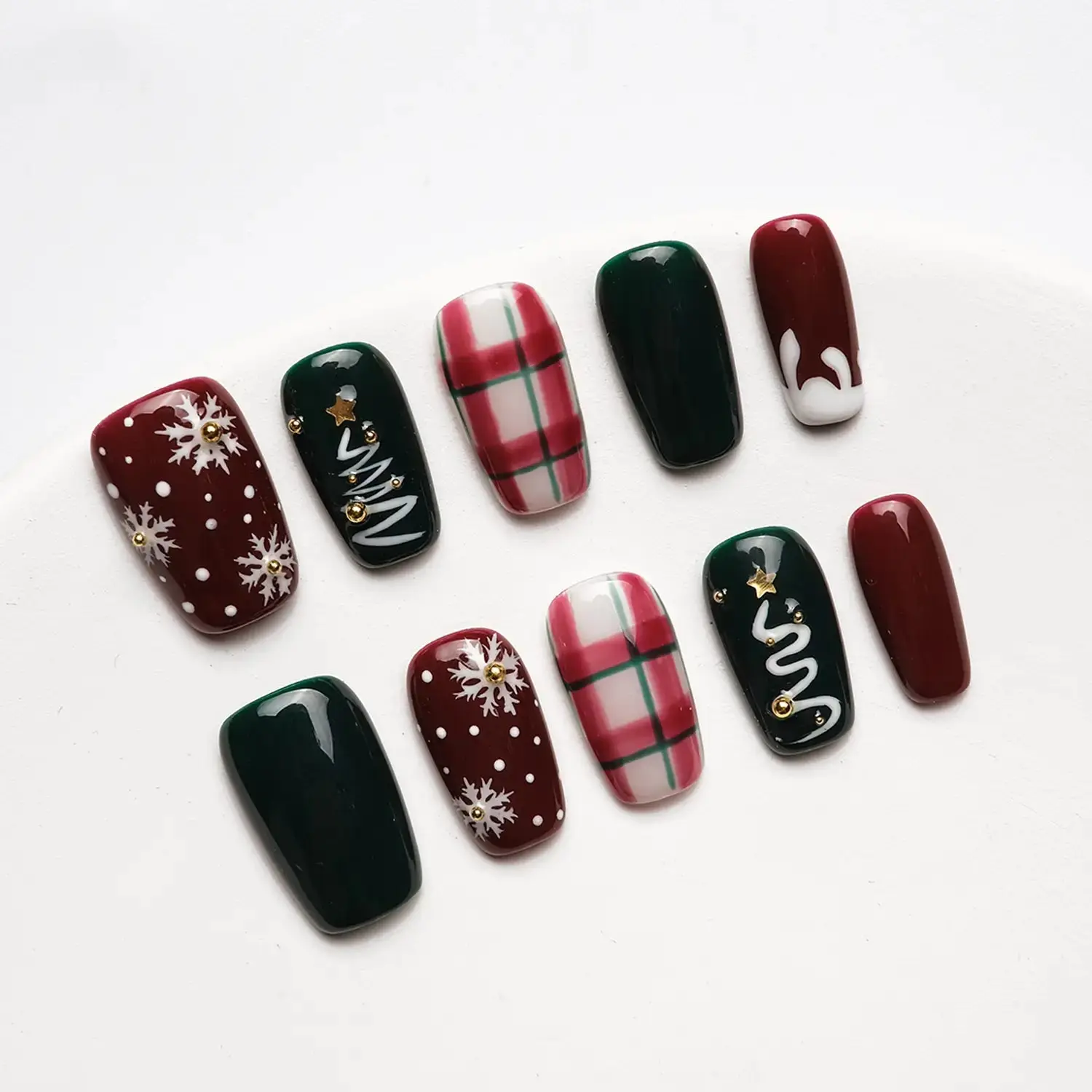 High-End Red & Green Multicolor Press On Nail Christmas Short Squoval Natural Fake Nail Loveful Business