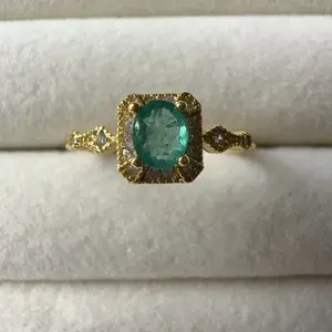 <PingEast jewelry > Emerald ring 310----925 sterling silver gold-tone ring set with a 4×5mm oval emerald, featuring a square halo setting