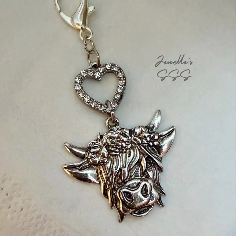 Highland Cow with Rhinestone Heart Bead Bag Charm Fashion Accessory for Women