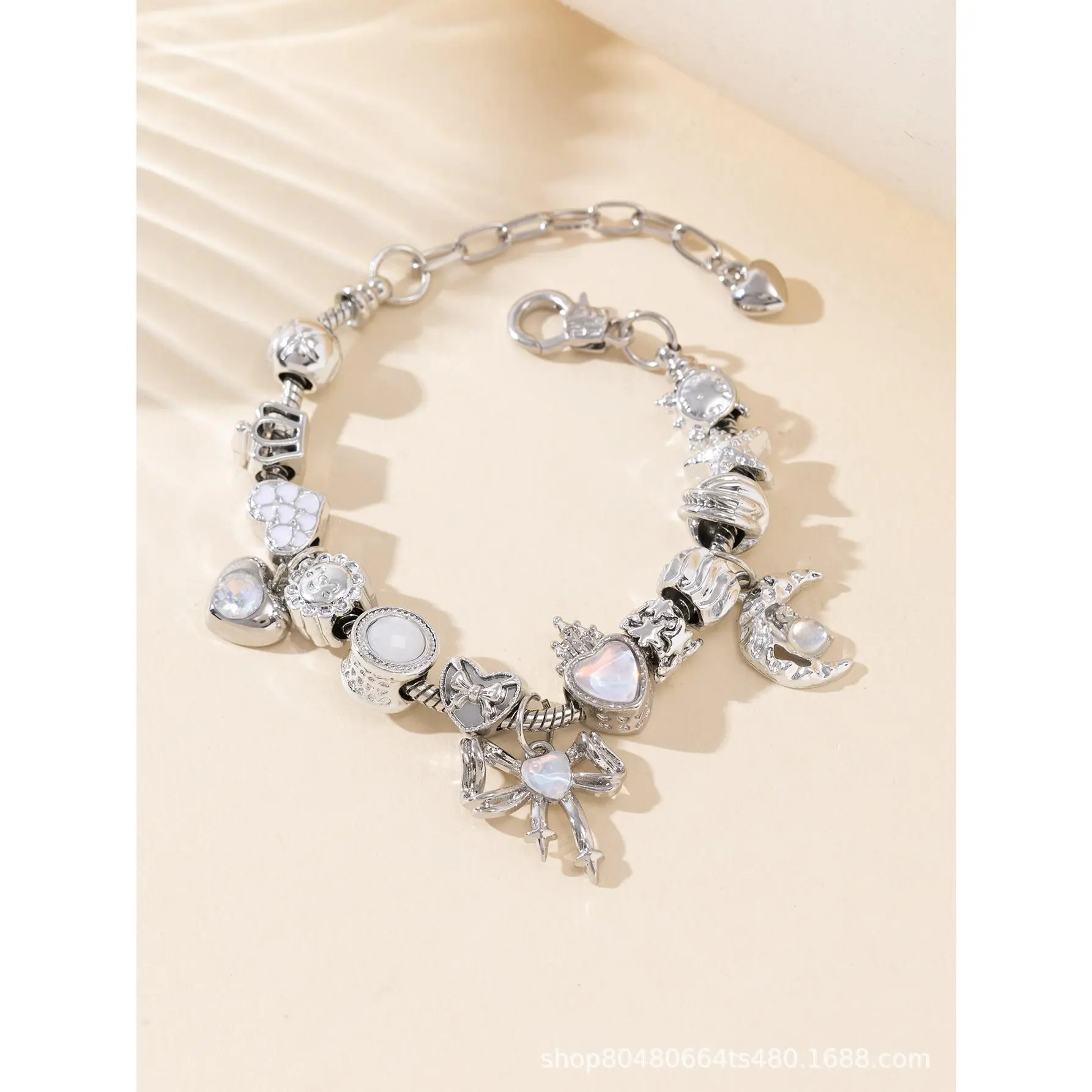 119 # UV Cat Eye Bow Pendant YCB639