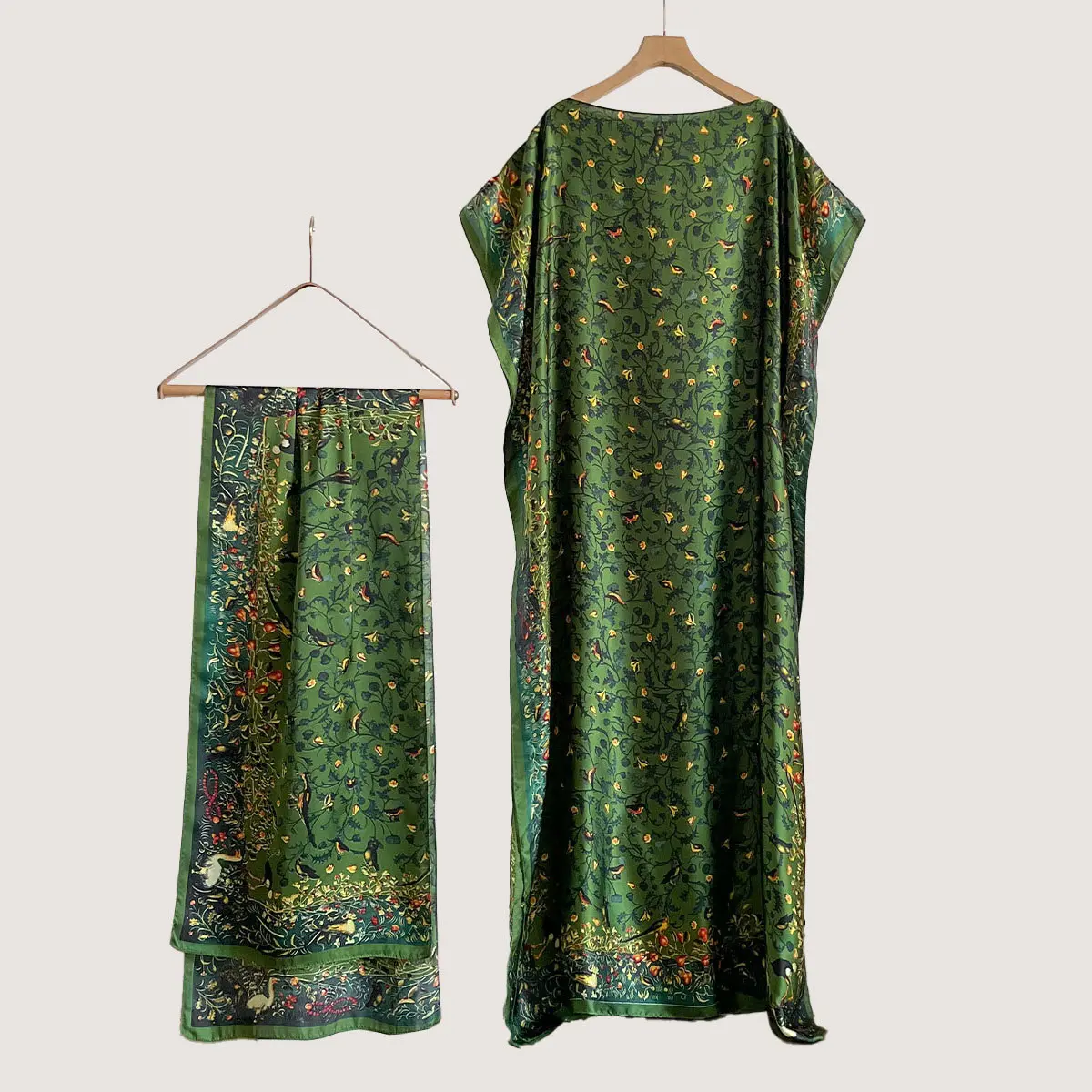 41-Light green floral pattern