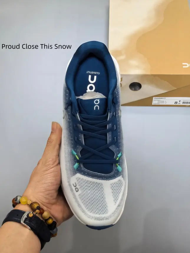 Two-Tone Low Top Performance Training Shoes Elastic Quick Laces Stable Heel Support Ventilated Gradient Knit Upper Anti Skid Traction Outsole Multi Sport Footwear For Travel Street Casual Outfits
