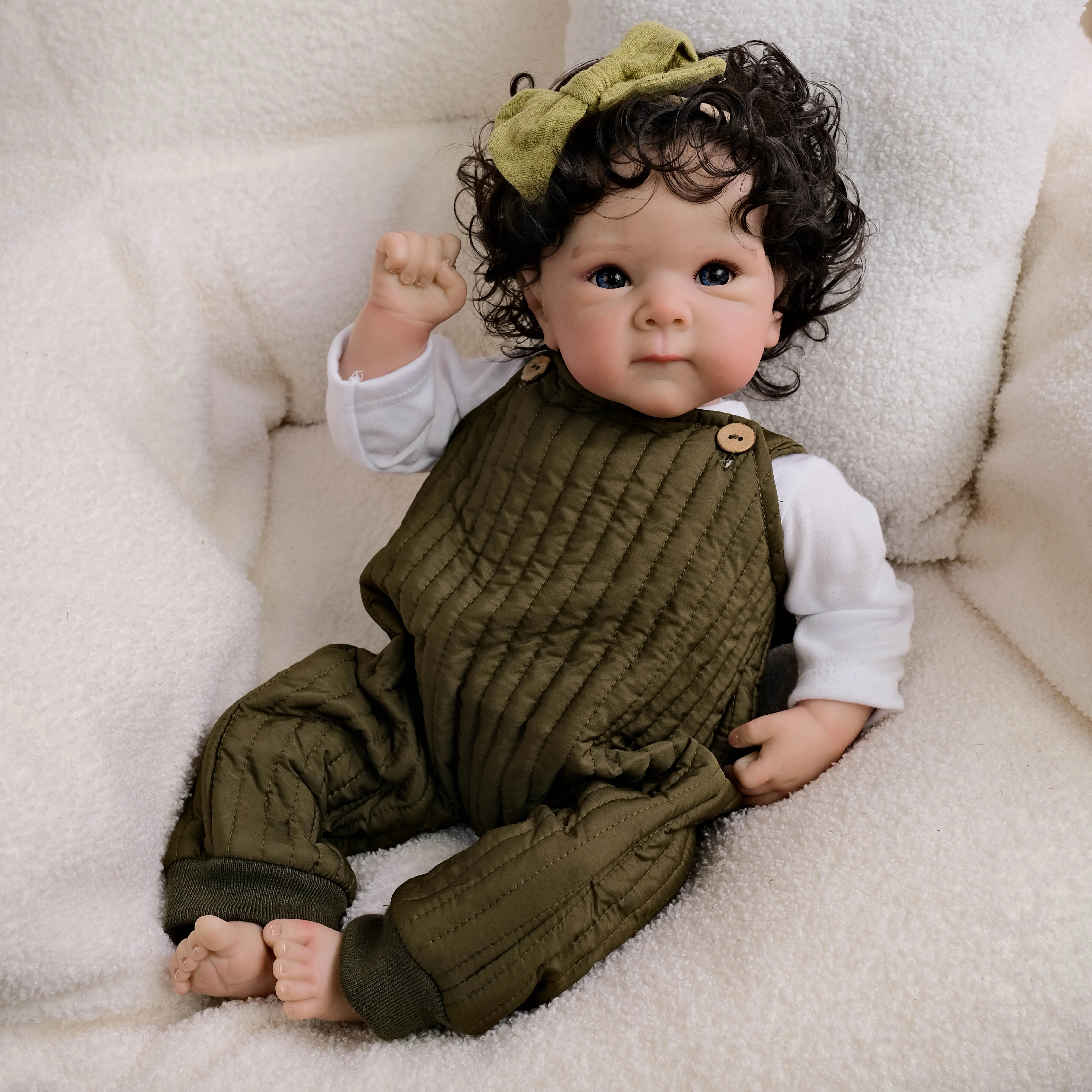 18-Inch Reborn Baby Doll - Realistic Newborn Baby Doll with Rooted Brown Curly Hair, Blue Eyes, Vinyl Body, Green Overalls, White Onesie, Soft Cuddly Toy for Kids 3+ Birthday Christmas Toys & Hobbies