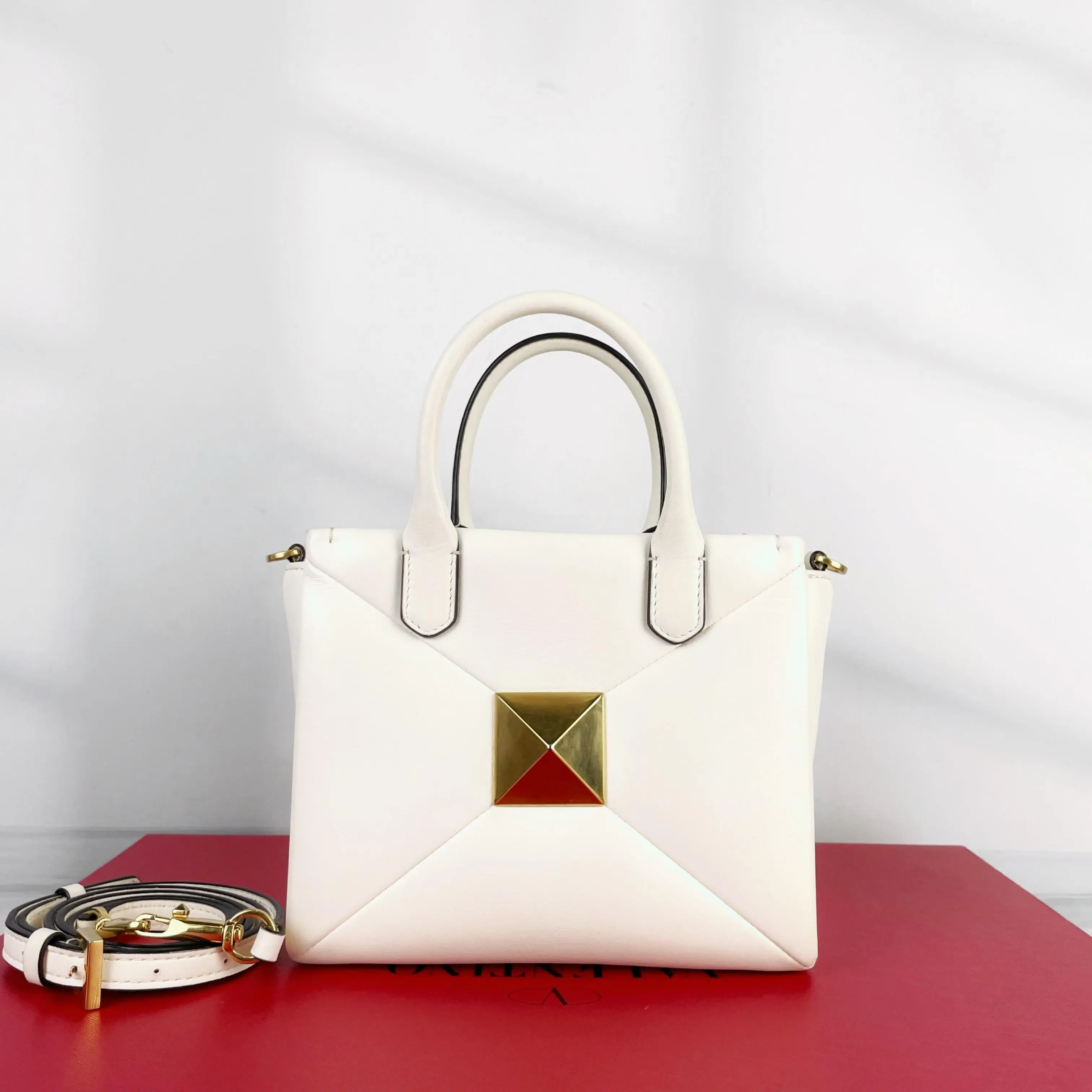 Pre-owned Valentino Leather Shoulder Bag C0809712692