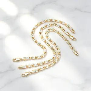 Square-link chain, unisex, gold-tone fashion accessories, simple and elegant jewelry, the perfect gift for her