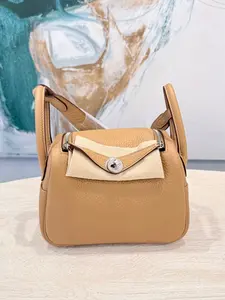 Pre-owned HERMÈS Clemence leather Crossbody Bags Hermes Mini Lindy Color Biscuit