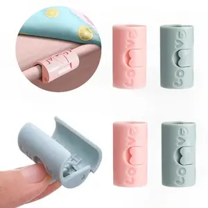 6PCS Invisible Needle-free Bed Sheet Holder Quilt Cover Non-slip Mattress Sheet Buckle Bed Pegs Clamp Fastener Gripper Durable Bedding Accessories Sheet Clips