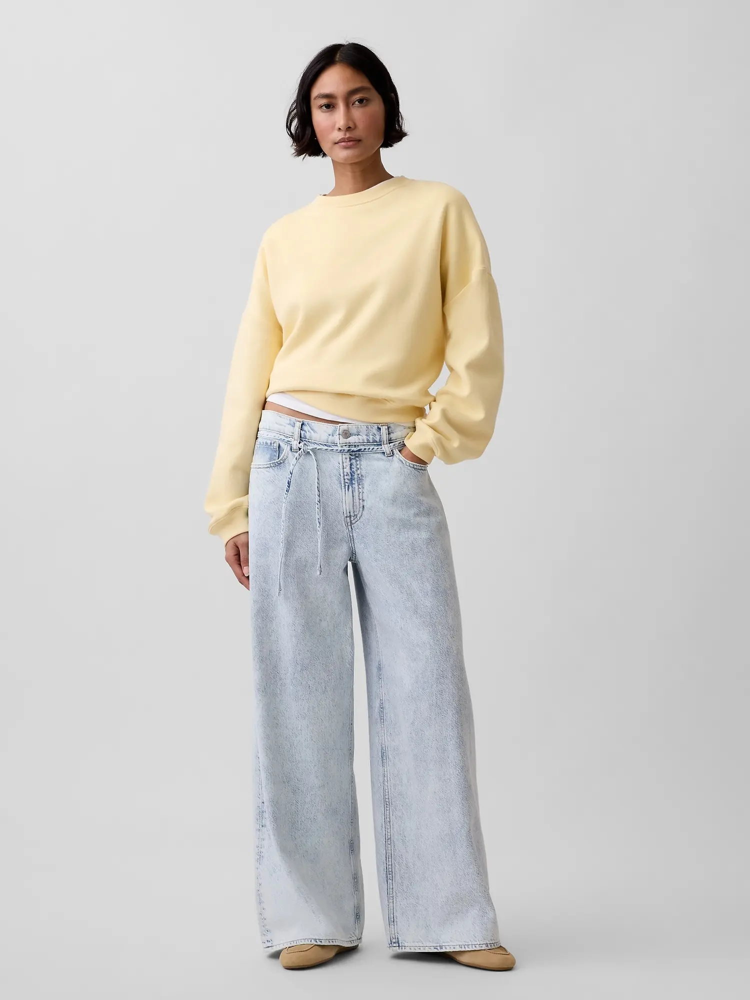 Gap Women's Mid Rise UltraSoft Baggy Micro Belt Jeans