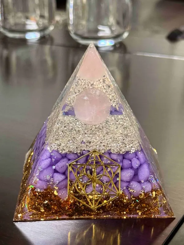 Handcrafted Resin Crystal Pyramid - 8x8x9cm, Filled with Natural Crystal Chips, Tabletop Home Decor Ornament for Decorating Living Room