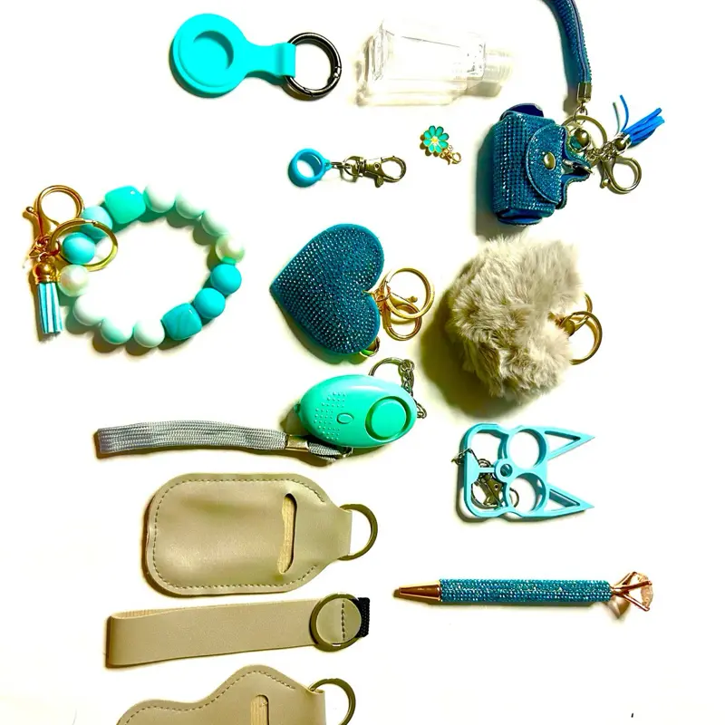 Go Girl! Totally Teal 13 Piece Keychain Set