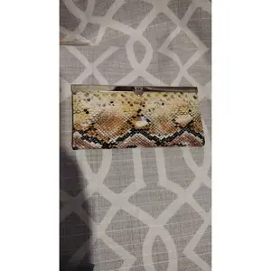Women beige wallet