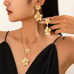 Finish Vintage Gold Flower Pendant Necklace Set for Women, Elegant Layered Floral Clavicle Chain with Statement Drop Earrings, Fashion Jewelry Set Adjustable trendy birthday