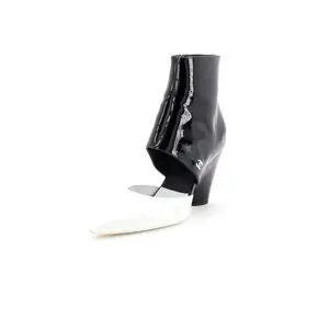 Pre-owned Chanel Women's CC Cut Out Ankle Boots Patent by Rebag