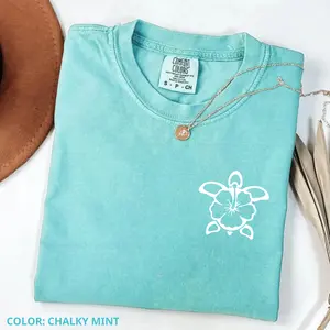 Comfort Colors Hawaiian Turtle Shirt, Hibiscus Flower Summer Tee, Trendy Unisex Sun T-Shirt, Beach Gift for Him or Her, Cute Island Outfit Gift for Her, Cotton Fabric