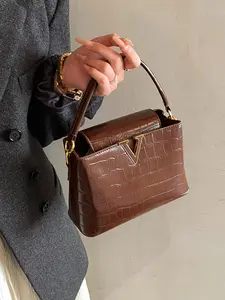 2026 New Retro Crocodile Pattern Metal Buckle Handbag, High-End Commuter Bag, All Season Use, Fashionable Wear-Resistant Crossbody Bag