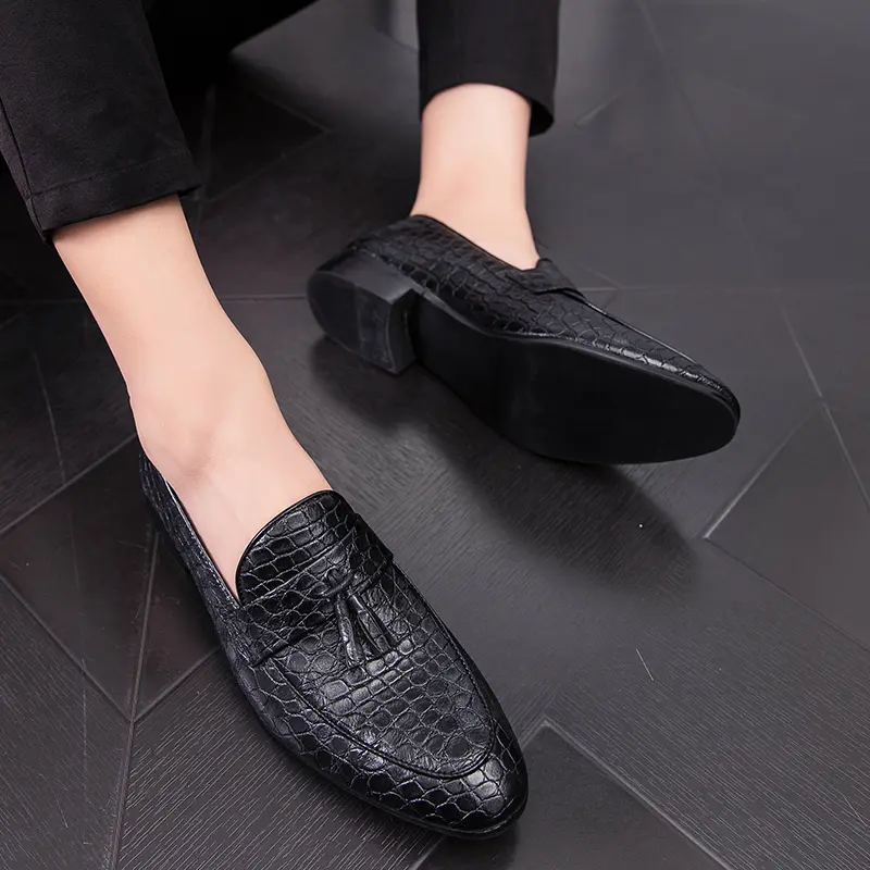 Men's Retro Croc Emboss Loafers - Elegant Flat Slip-On Style Pointed Ends Formal Leather Shoes with Tassels, Versatile Footwear for Work, Party, Slippable Loafers, Pointed Ends Loafers