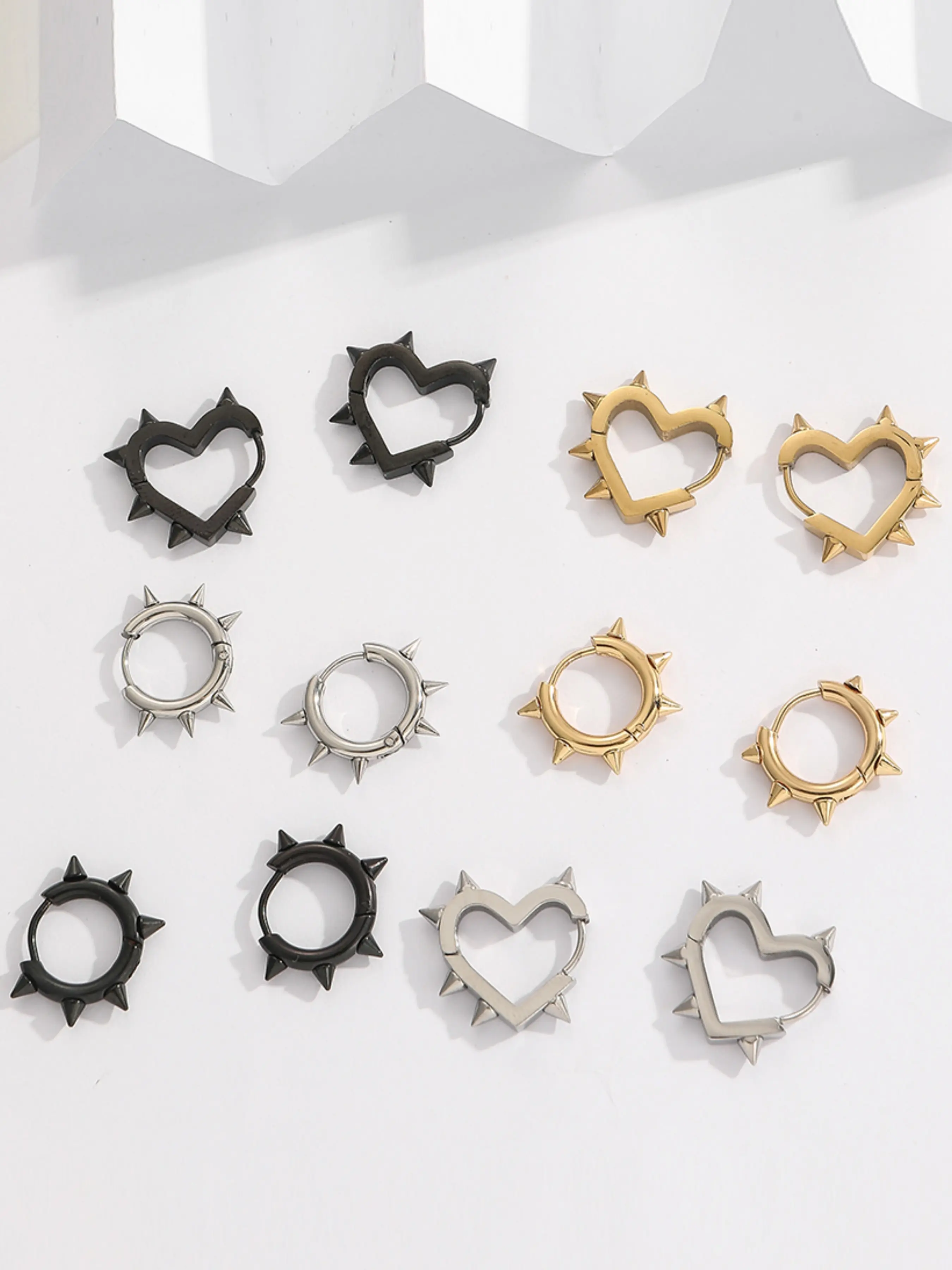 2pcs Prickly Heart Dainty Small Hoop Earrings Set for Women, Heart Shape Earrings Spiky Earrings, Stainless Steel Round Huggies Jewelry, Trendy Fashion Accessories Wholesale, Heart Shaped Earrings