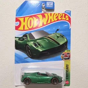 Hot Wheels 17 Pagani Huayra Roadster
