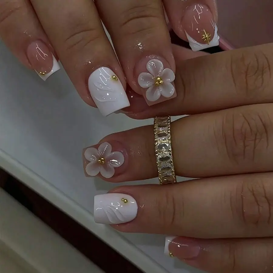 Upgrade Your Nails Instantly, 24pcs Short Square Elegant White 3D Wavy Flower Starburst Gold Bead Embellished Acrylic Nail Tips, Create Fashionable Luxury French Style Fake Nails Set, Suitable For Girls And Women For Daily Commute, Nail Art Supplies.
