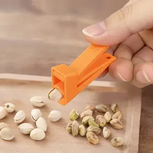 Plastic Mini Nut Shell Opener, 3D Printed Nut Shell Opener, Kitchen Gadget, Ideal for Parties, Baking, Snacks, Easy to Use, Detachable & Washable