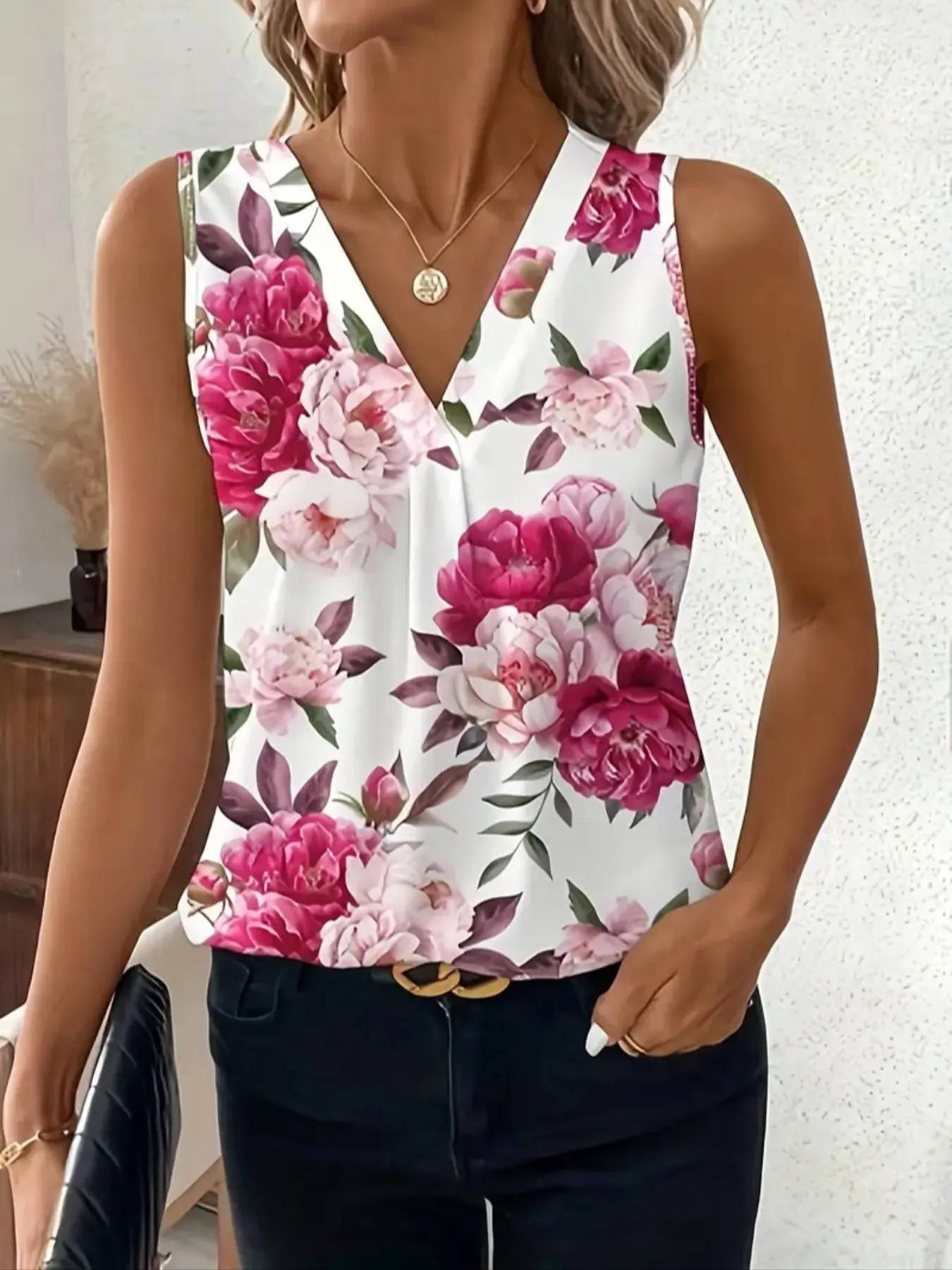 【Plus Size】 Floral Print V Neck Fitted Tank Top, Casual Sleeveless Top for Daily Wear, Women's Plus Clothing for Summer, Floral Tank Tops
