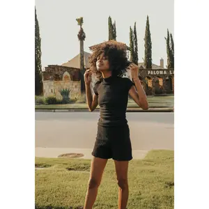 COLUMN SHORT - BLACK