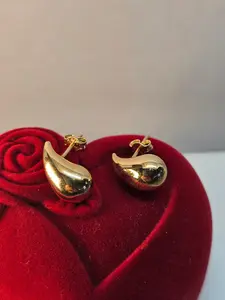 14K Italian Gold Tear Drop Earrings - Aretes de Gota 14k Oro Italiano