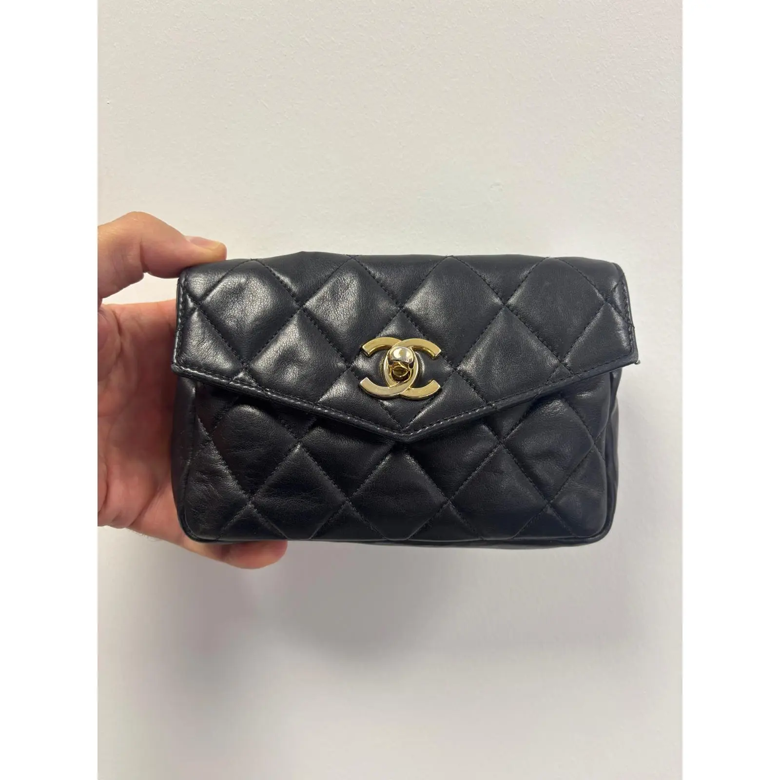 Pre-owned Leather Belt bags bs21318 Chanel Matelassé black lambskin waist bag
