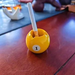 1 Mini Windproof Lidded Pool Table Ashtray - Portable Resin Product, Suitable for Pool Rooms, Home Bars and Parties - Perfect Choice for Creative Merthday Gifts
