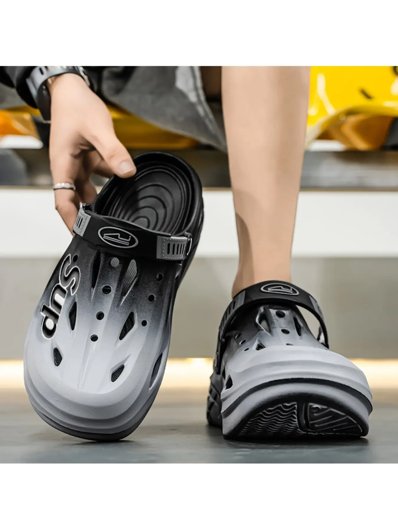Couple Casual Holey Shoes, Two-Way Flip-Flops, Matching Color Sandals, Comfortable Summer Footwear, Perfect for Couples