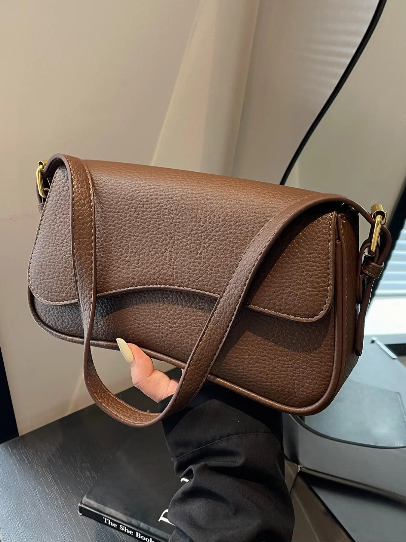 Personalized and versatile, Fashion purses, niche spicy girl shoulder bag, simple texture, sweet and cool crossbody bag, armpit bag, suitable for daily outings, gatherings, commuting, Casual Crossbody